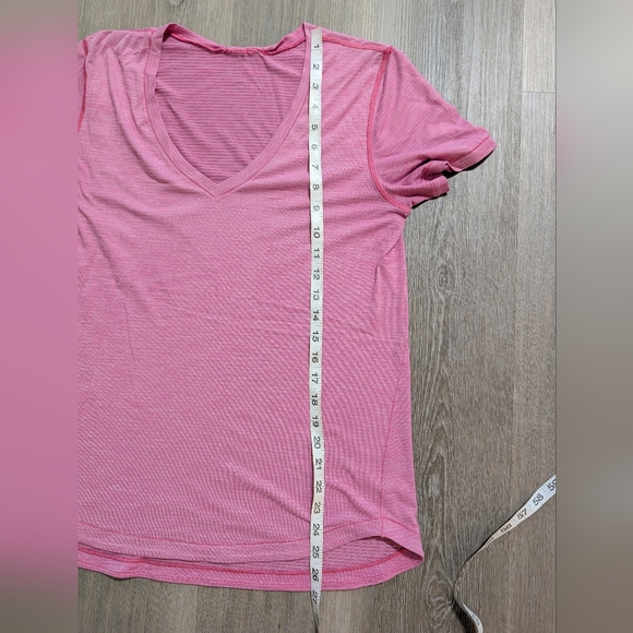 Lululemon Pink V-Neck Women's Top - Flaws - 6? - Preloved - Picture 3 of 11
